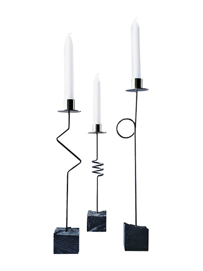 Candlesticks with a base of black stone.