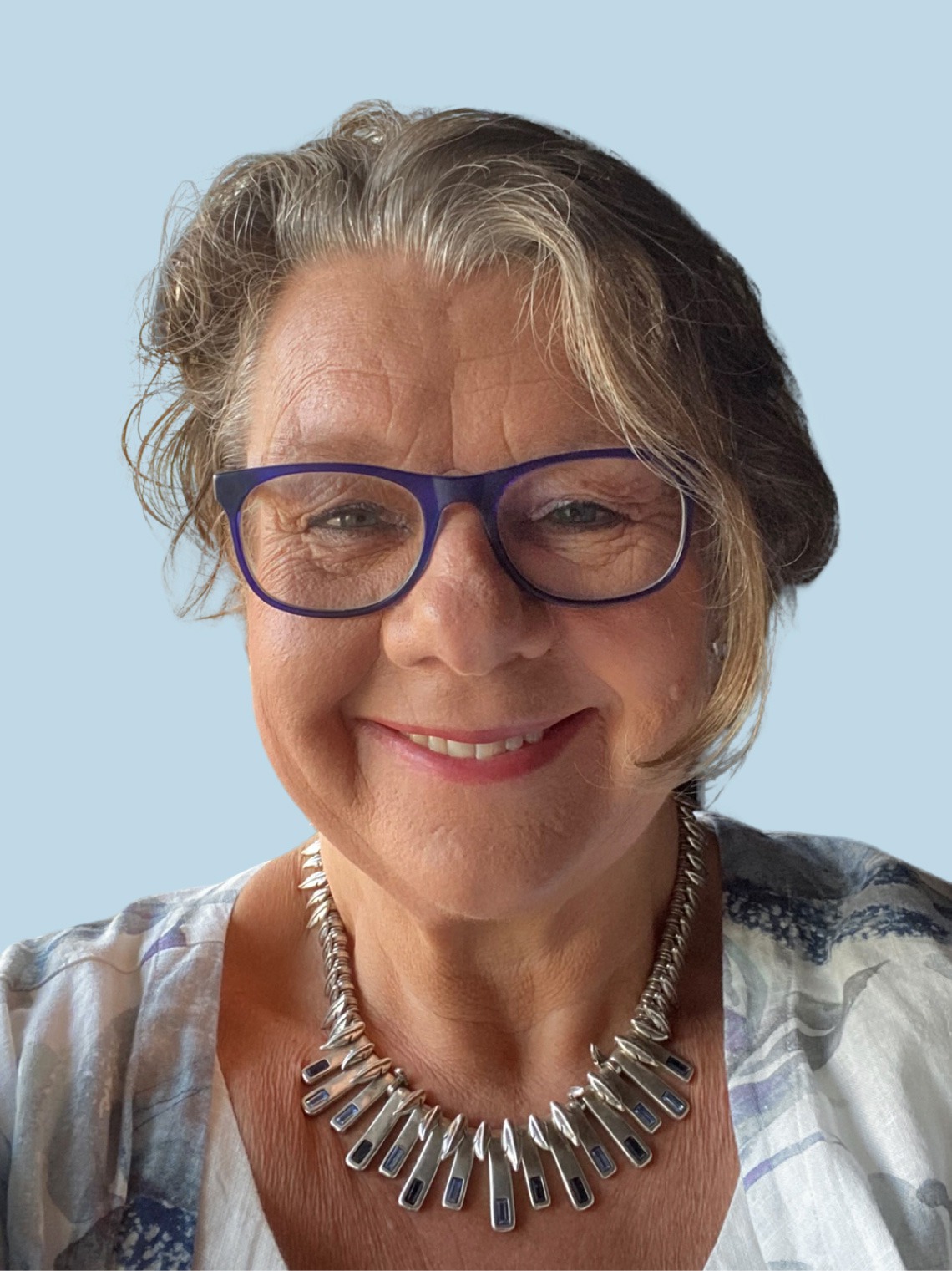 Leende gråblond kvinna med glasögon, Eva-Carin Banka Johnson.