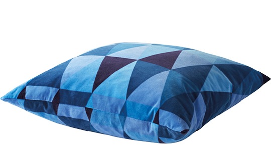 Soft velvet cushion with pattern in different blue nuances.