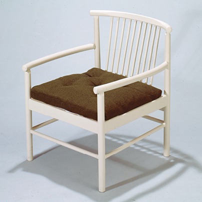 White LYRAN armchair with a square frame, angled back and curved arms.