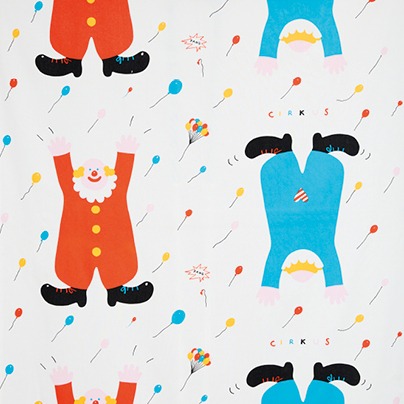 Pattern with balloons and clowns in blue or red jumpsuits and red noses, CIRKUS.