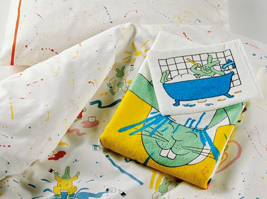 Pattern with rabbits splashing paint around, one rabbit taking a bubble bath, PENSEL.